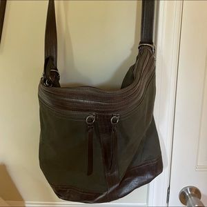 Rough and tumble large VHH olive canvas with tusk